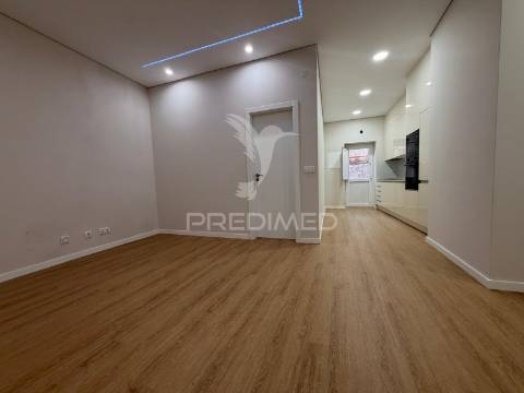 Apartamento t1 totalmente remodelado no centro de palmela