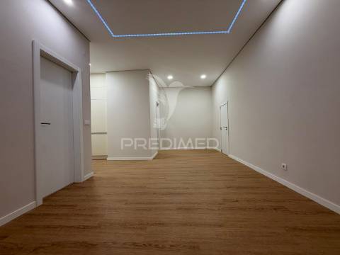 Apartamento t1 totalmente remodelado no centro de palmela