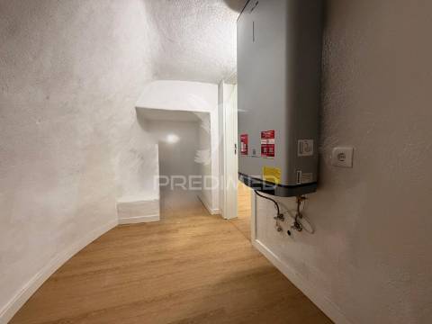 Apartamento t1 totalmente remodelado no centro de palmela