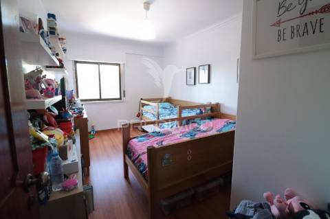 T2 convertível em t3 | excelente localização em santa iria da azóia