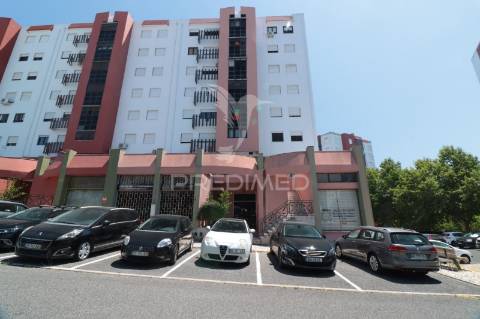T2 convertível em t3 | excelente localização em santa iria da azóia