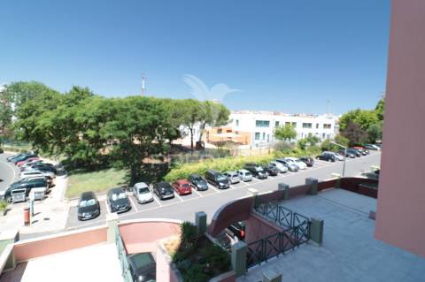 T2 convertível em t3 | excelente localização em santa iria da azóia