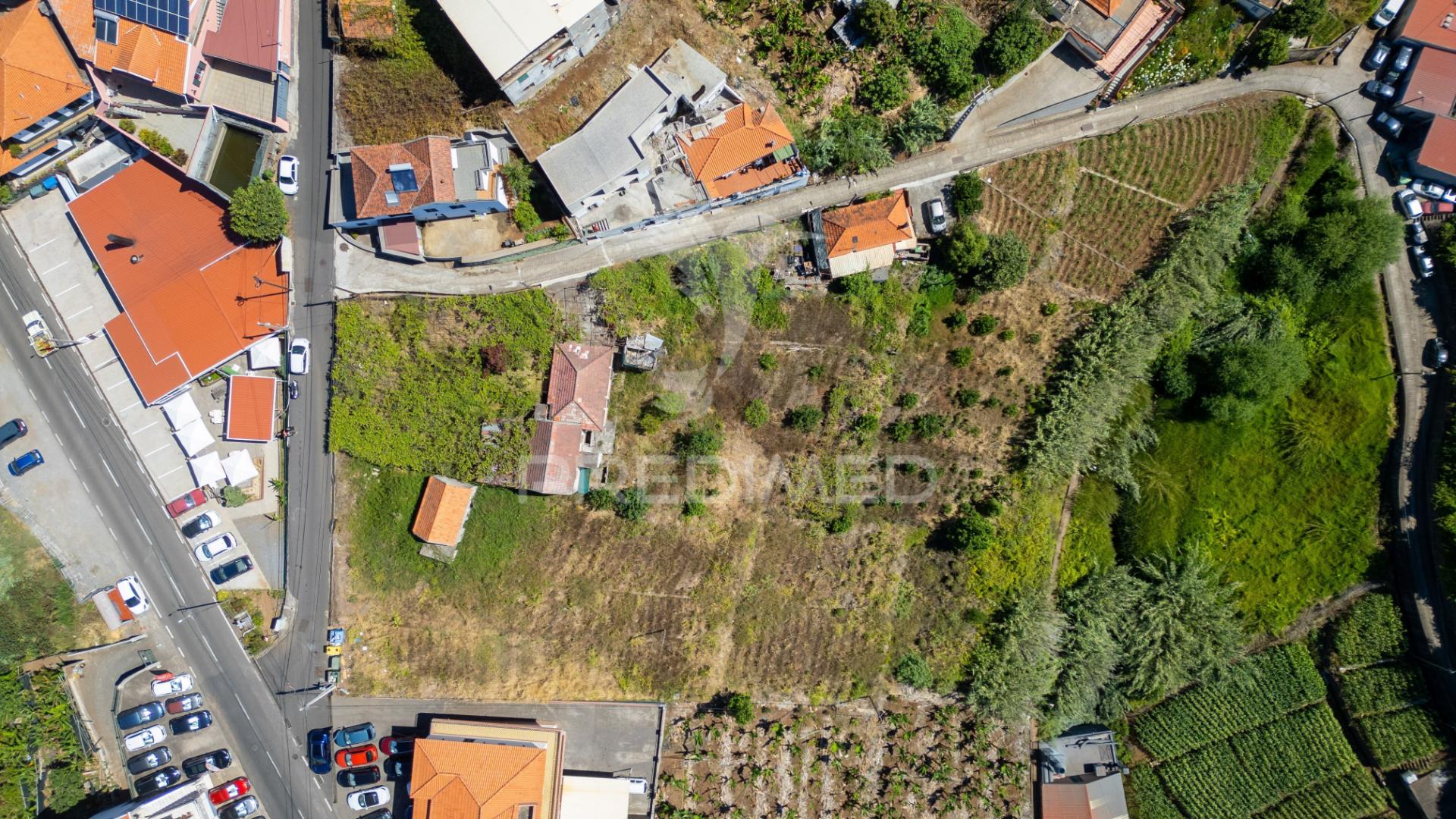 Terreno rústico com capacidade de construção na ponta do sol - ilha da madeira.