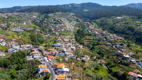 Terreno rústico com capacidade de construção na ponta do sol - ilha da madeira.