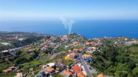 Terreno rústico com capacidade de construção na ponta do sol - ilha da madeira.