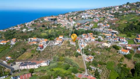 Terreno rústico com capacidade de construção na ponta do sol - ilha da madeira.