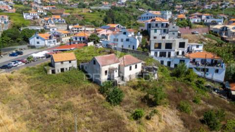 Terreno rústico com capacidade de construção na ponta do sol - ilha da madeira.