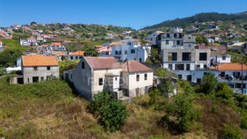 Terreno rústico com capacidade de construção na ponta do sol - ilha da madeira.