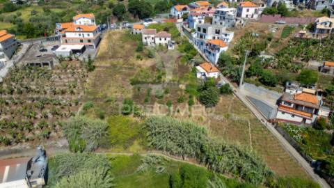 Terreno rústico com capacidade de construção na ponta do sol - ilha da madeira.