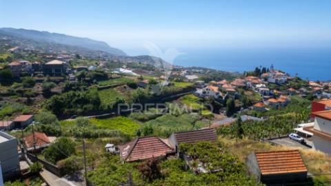 Terreno rústico com capacidade de construção na ponta do sol - ilha da madeira.