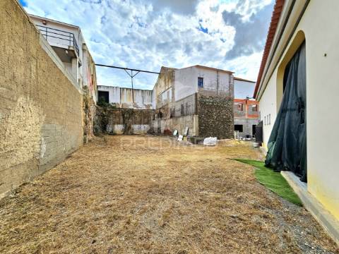 Espaço comercial em construção com terreno