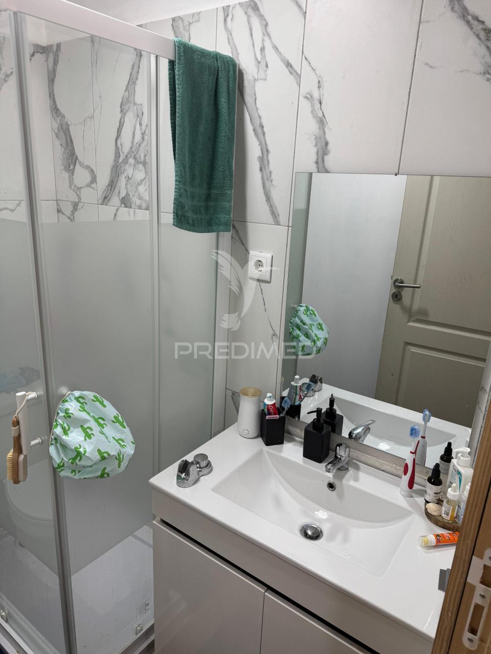 Moradia com 6 apartamentos independentes