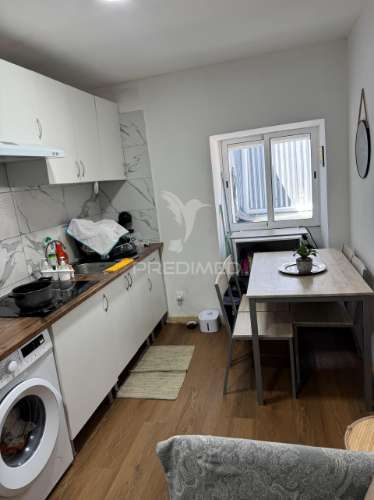 Moradia com 6 apartamentos independentes