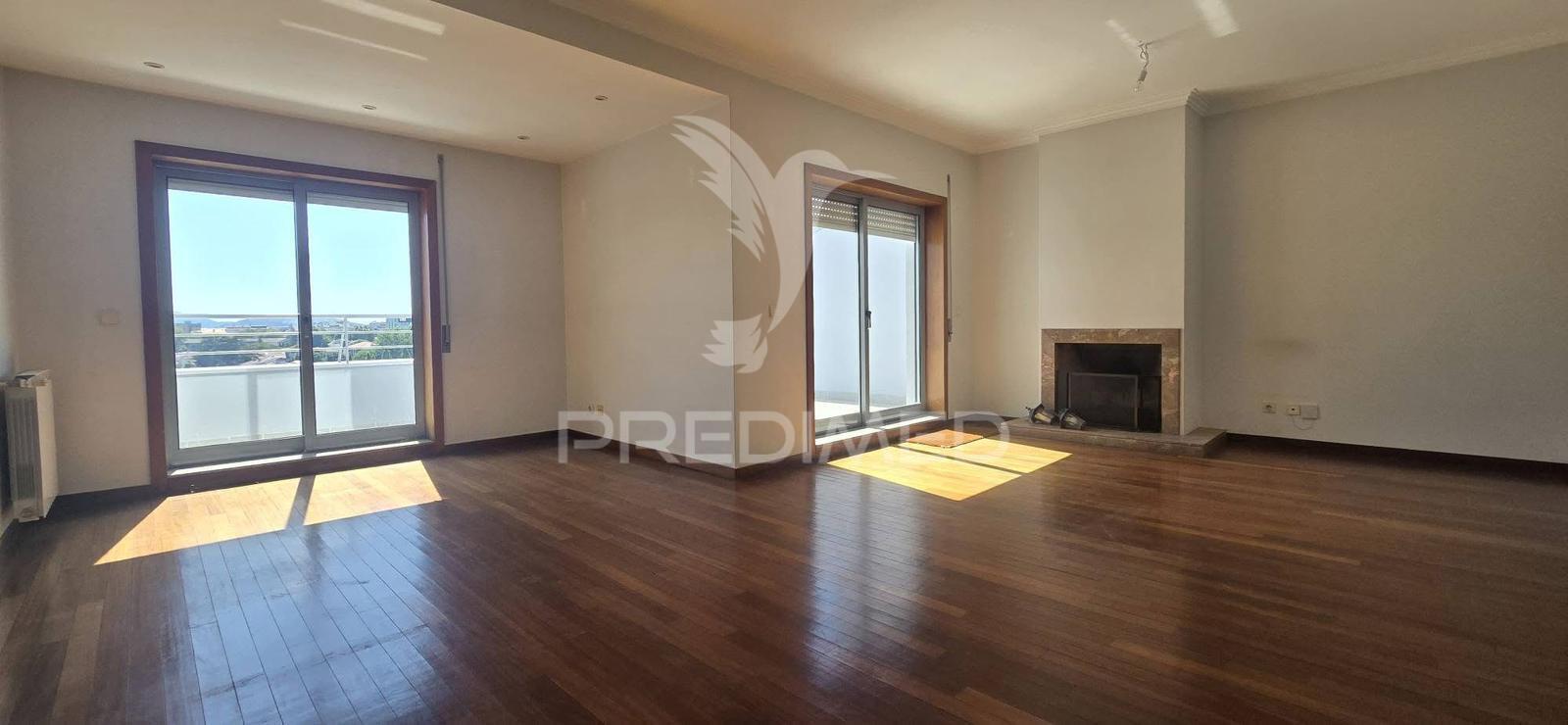 Apartamento t5 duplex com 211 m² no coração da cidade de braga