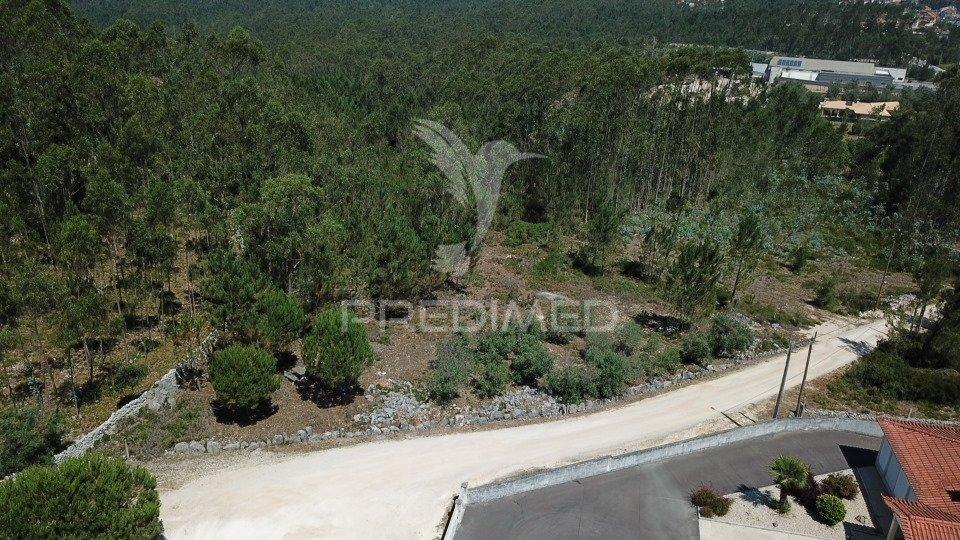 Terreno urbanizável com 1.570 m² | perulheira – são mamede