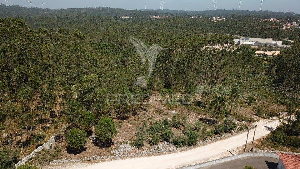 Terreno urbanizável com 1.570 m² | perulheira – são mamede