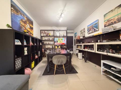 Apartamento t2 totalmente remodelado no centro do pinhal novo