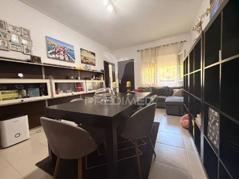 Apartamento t2 totalmente remodelado no centro do pinhal novo