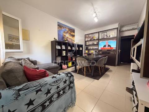 Apartamento t2 totalmente remodelado no centro do pinhal novo