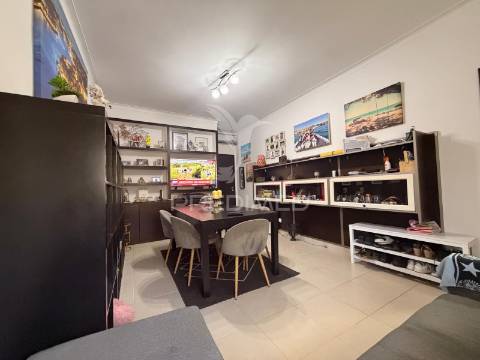 Apartamento t2 totalmente remodelado no centro do pinhal novo
