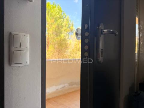 Apartamento t2 totalmente remodelado no centro do pinhal novo