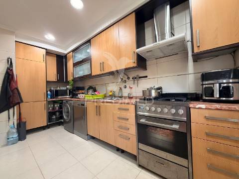 Apartamento t2 totalmente remodelado no centro do pinhal novo