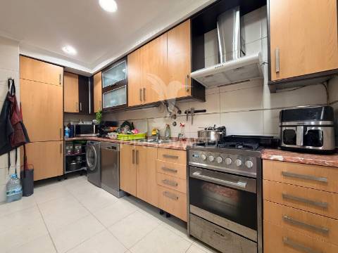 Apartamento t2 totalmente remodelado no centro do pinhal novo