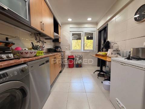 Apartamento t2 totalmente remodelado no centro do pinhal novo
