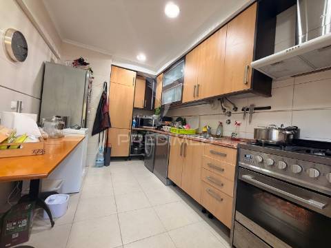 Apartamento t2 totalmente remodelado no centro do pinhal novo