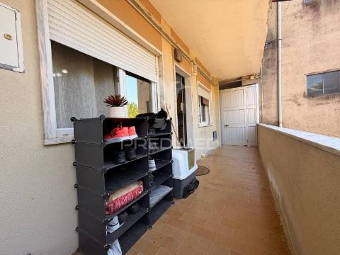 Apartamento t2 totalmente remodelado no centro do pinhal novo
