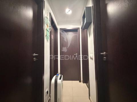 Apartamento t2 totalmente remodelado no centro do pinhal novo