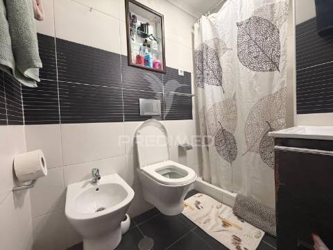 Apartamento t2 totalmente remodelado no centro do pinhal novo