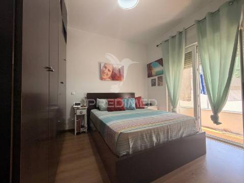 Apartamento t2 totalmente remodelado no centro do pinhal novo