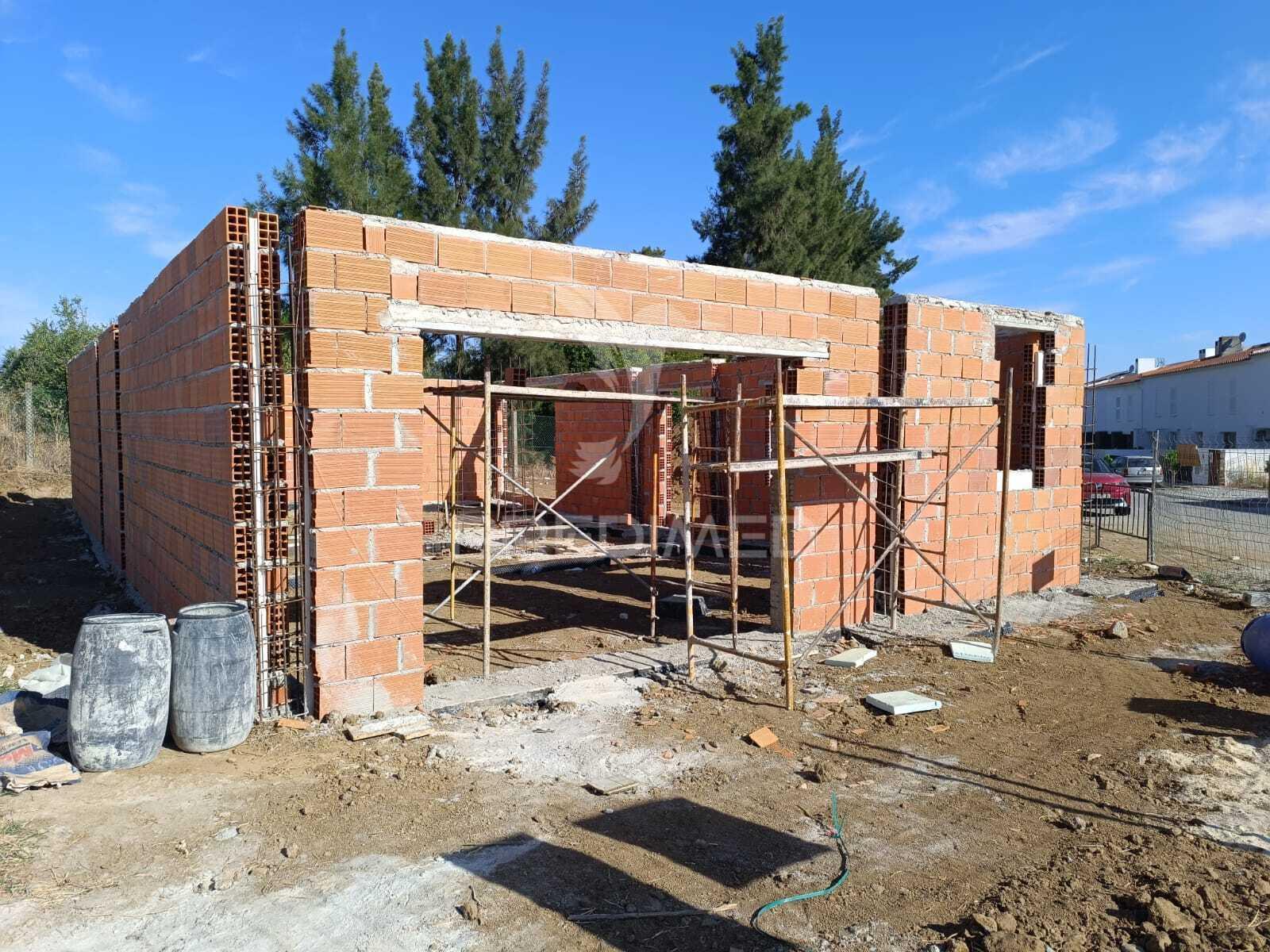 Moradia t4 em construção com piscina