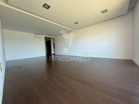 Apartamento t3 com garagem e elevador | torres novas