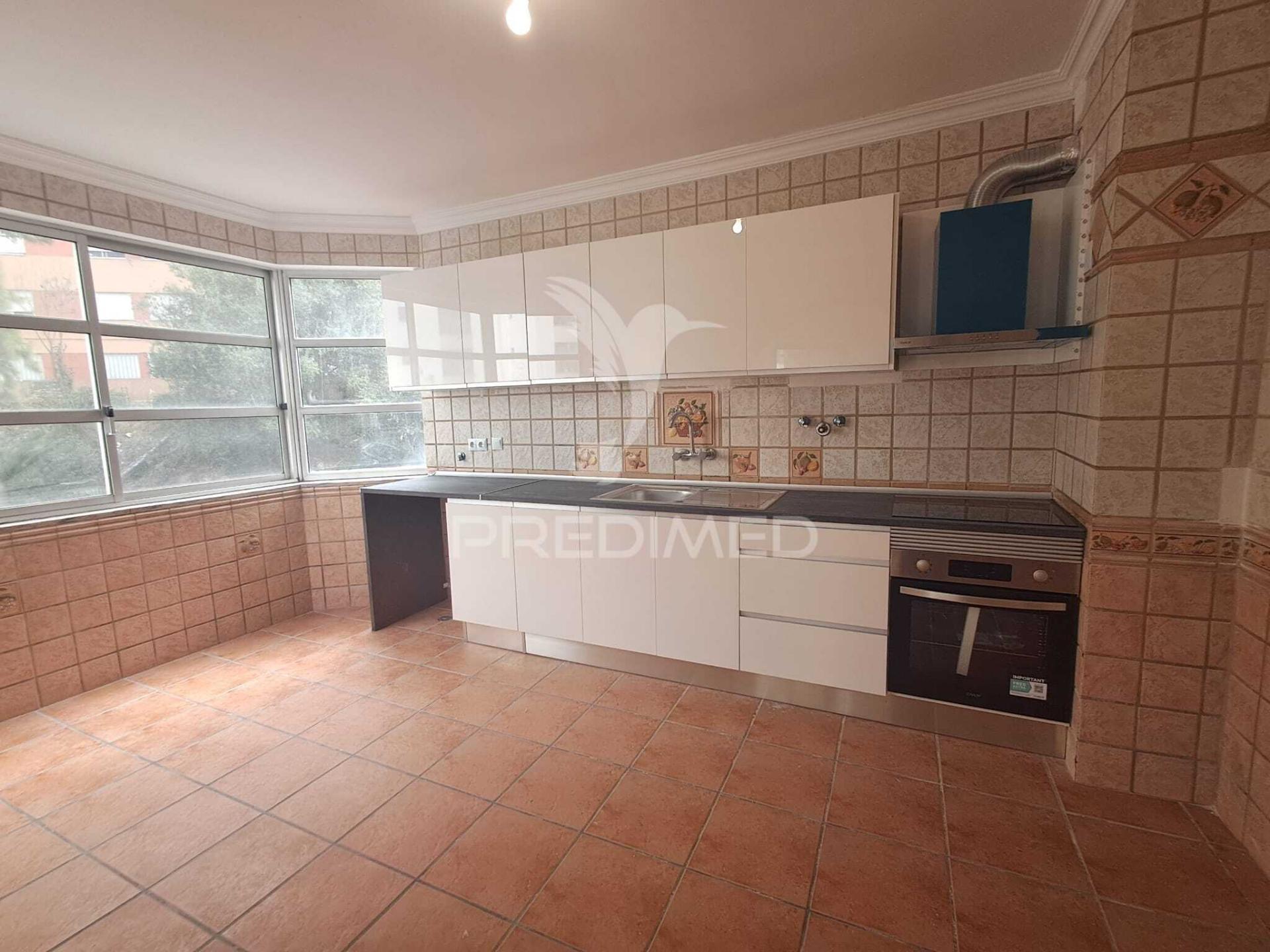 Apartamento t2+1 renovado | marquises | arrecadação | elevador | tapada das mercês