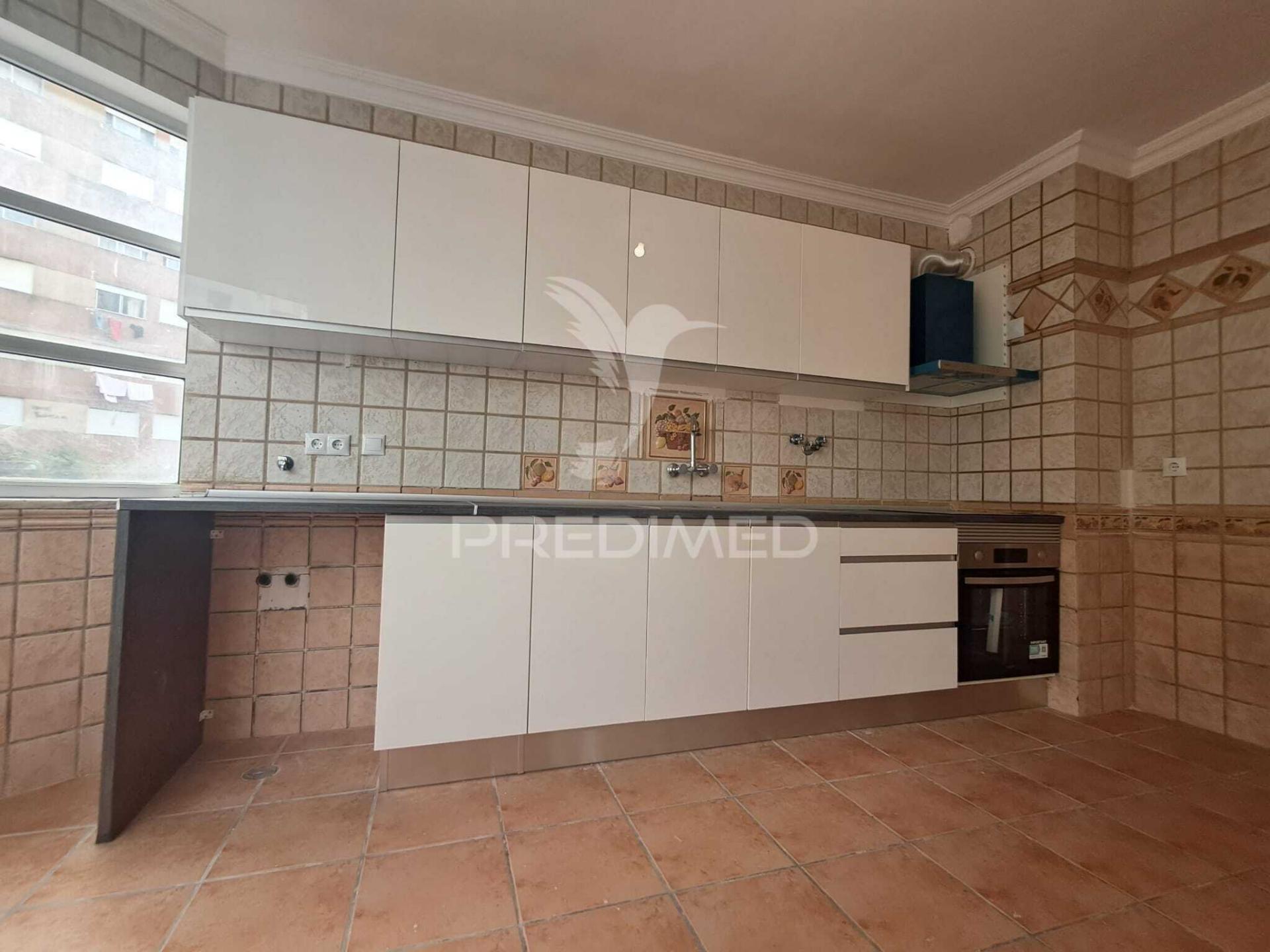 Apartamento t2+1 renovado | marquises | arrecadação | elevador | tapada das mercês