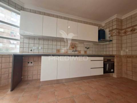 Apartamento t2+1 renovado | marquises | arrecadação | elevador | tapada das mercês