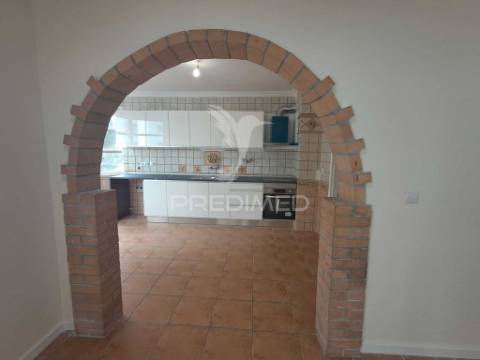 Apartamento t2+1 renovado | marquises | arrecadação | elevador | tapada das mercês