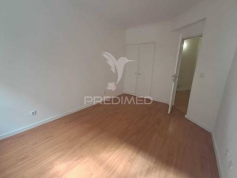 Apartamento t2+1 renovado | marquises | arrecadação | elevador | tapada das mercês