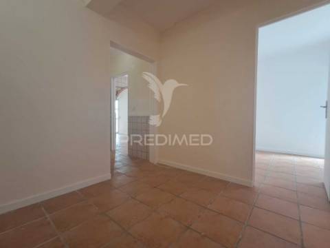 Apartamento t2+1 renovado | marquises | arrecadação | elevador | tapada das mercês