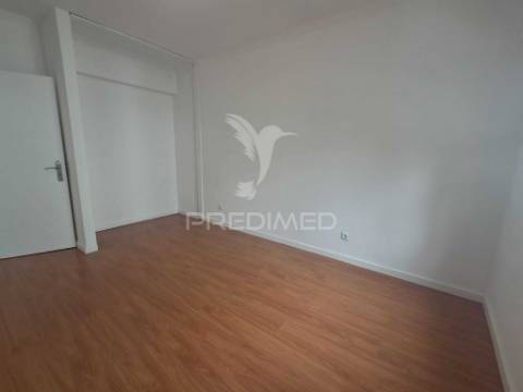 Apartamento t2+1 renovado | marquises | arrecadação | elevador | tapada das mercês