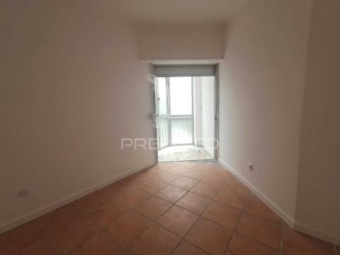 Apartamento t2+1 renovado | marquises | arrecadação | elevador | tapada das mercês