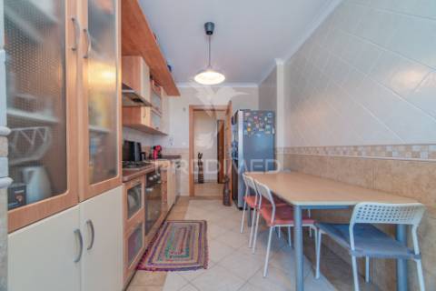 Apartamento t1+1 no condominio quinta do solar (carregado)