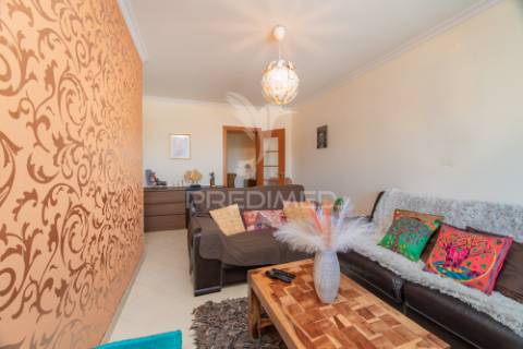 Apartamento t1+1 no condominio quinta do solar (carregado)