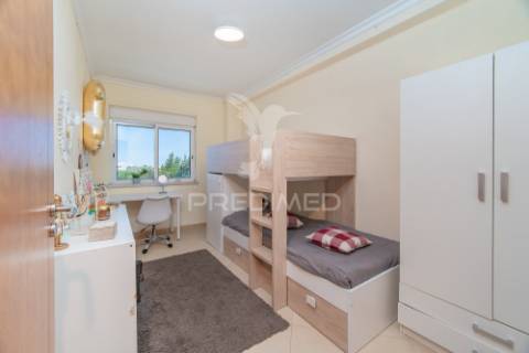 Apartamento t1+1 no condominio quinta do solar (carregado)