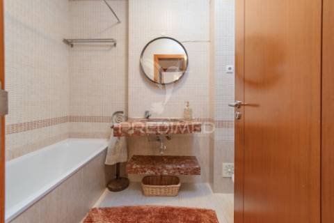 Apartamento t1+1 no condominio quinta do solar (carregado)