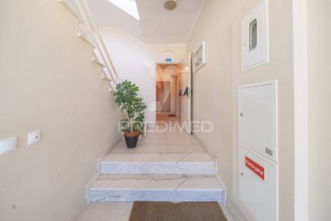 Apartamento t1+1 no condominio quinta do solar (carregado)