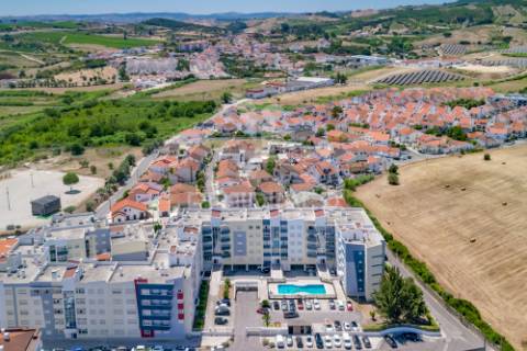 Apartamento t1+1 no condominio quinta do solar (carregado)