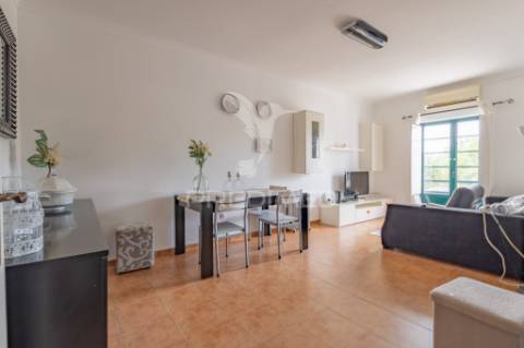 Moradia bi-familiar de gaveto t2 com garagem!